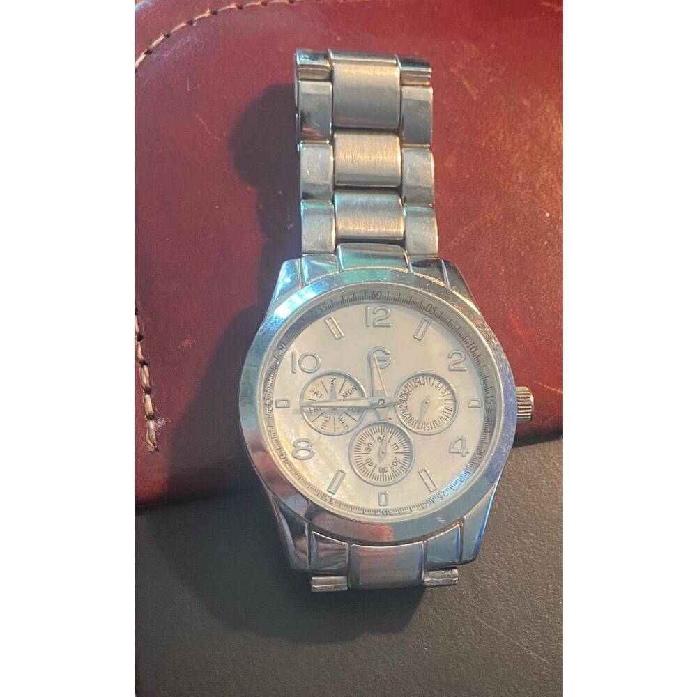 Women's Gossip G Watch, Silver Tone Chrono Style, New battery